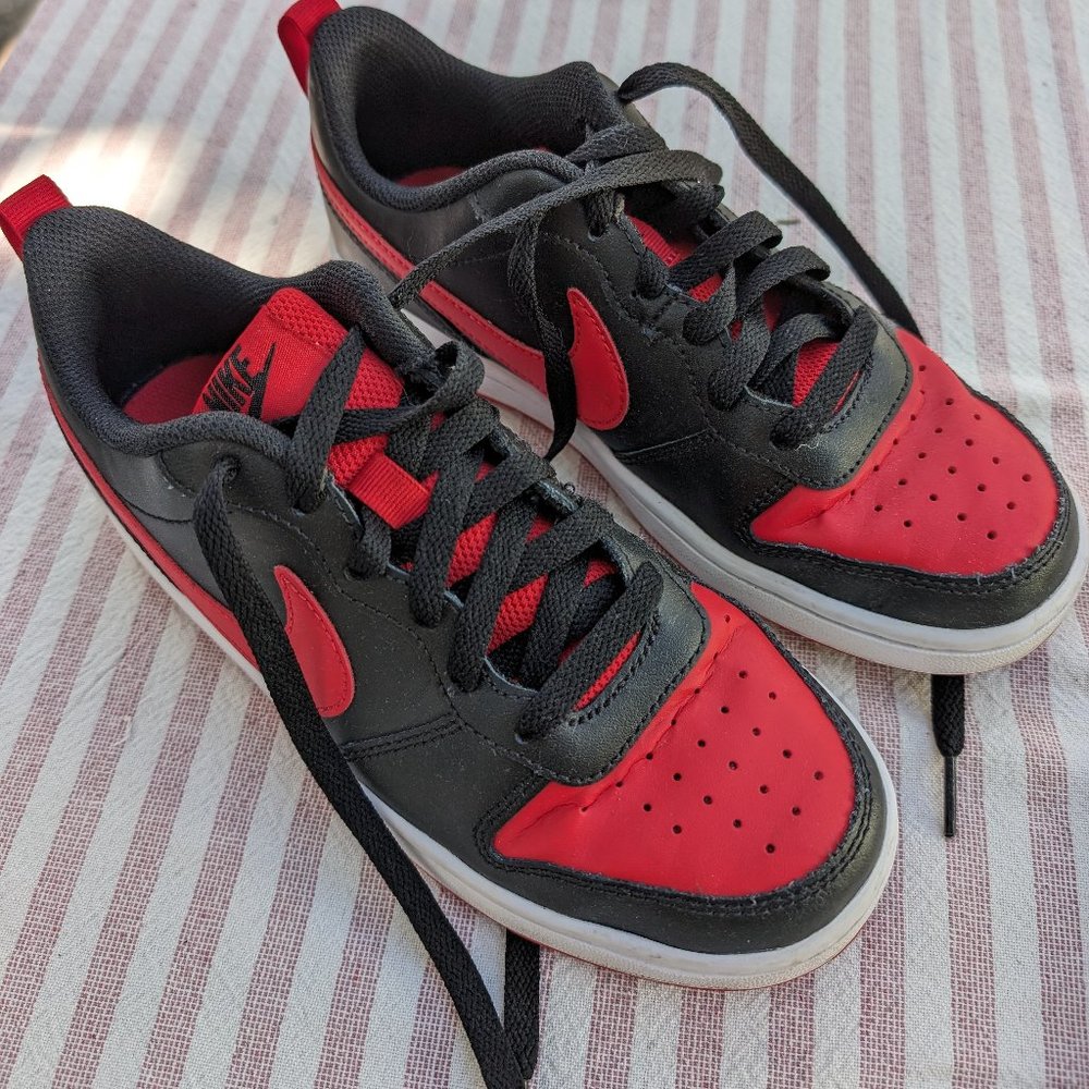 Boy's Nike Court Borough Low Red/Black size 4.5Y